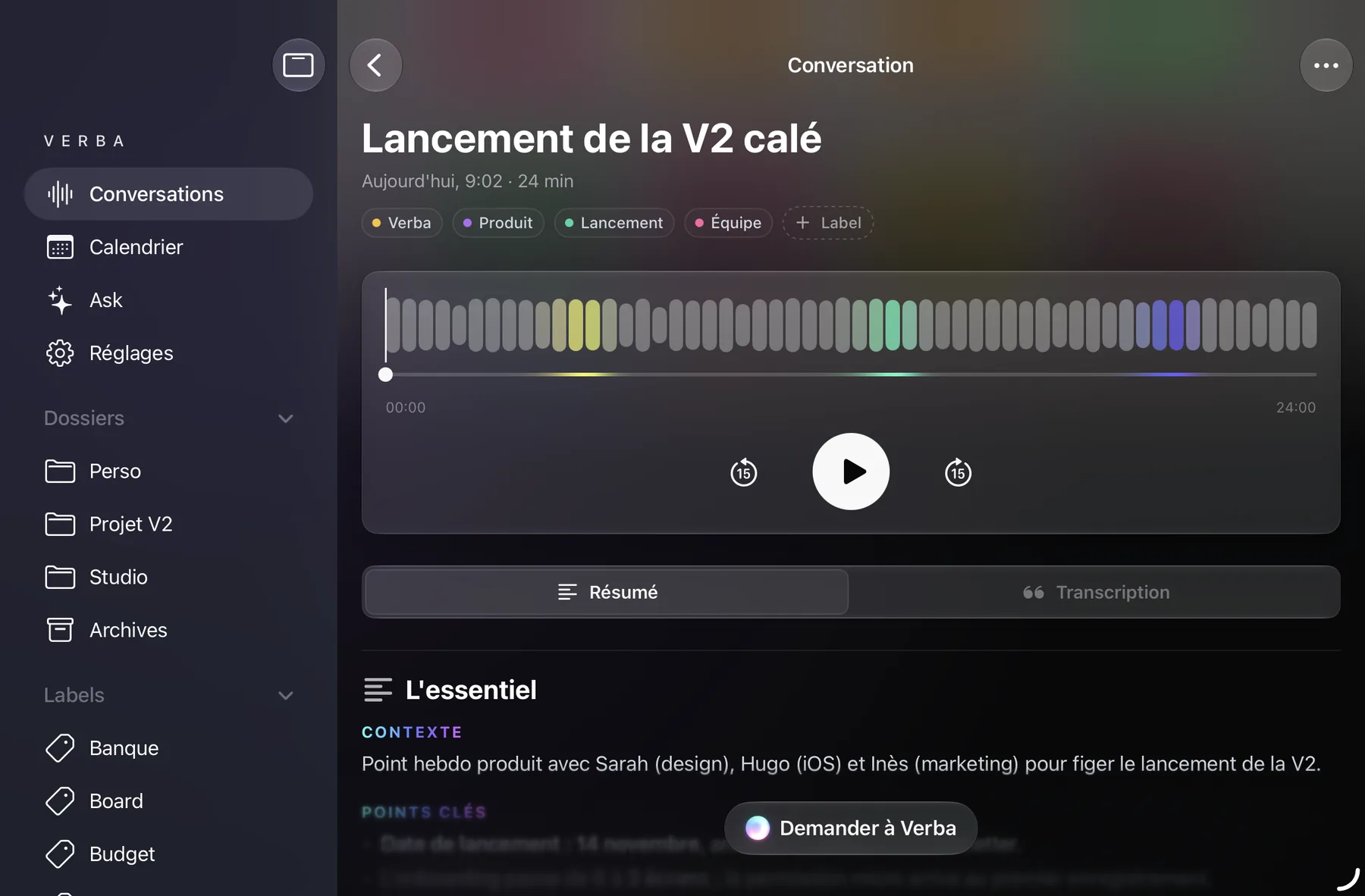 Verba sur iPad : barre latérale à gauche, conversation ouverte à droite.