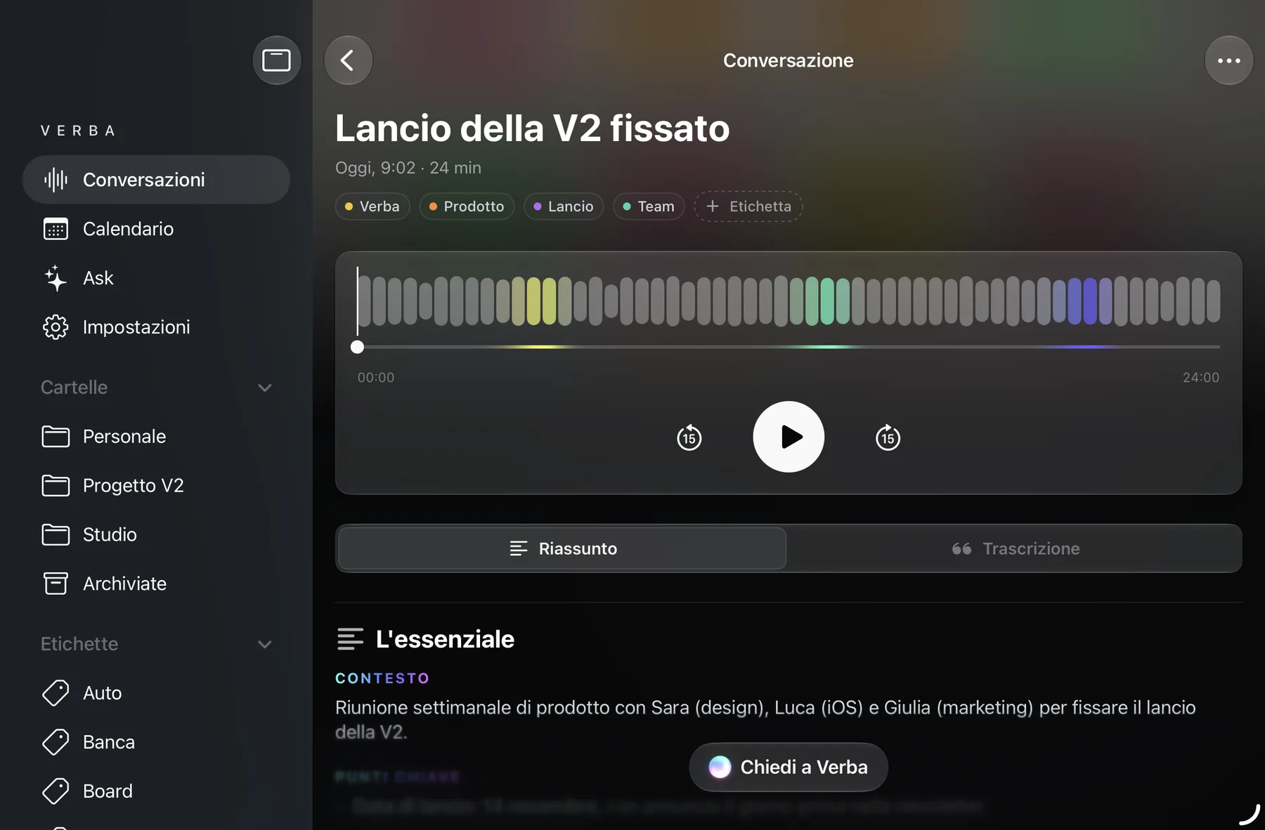 Verba su iPad: barra laterale a sinistra, conversazione aperta a destra.