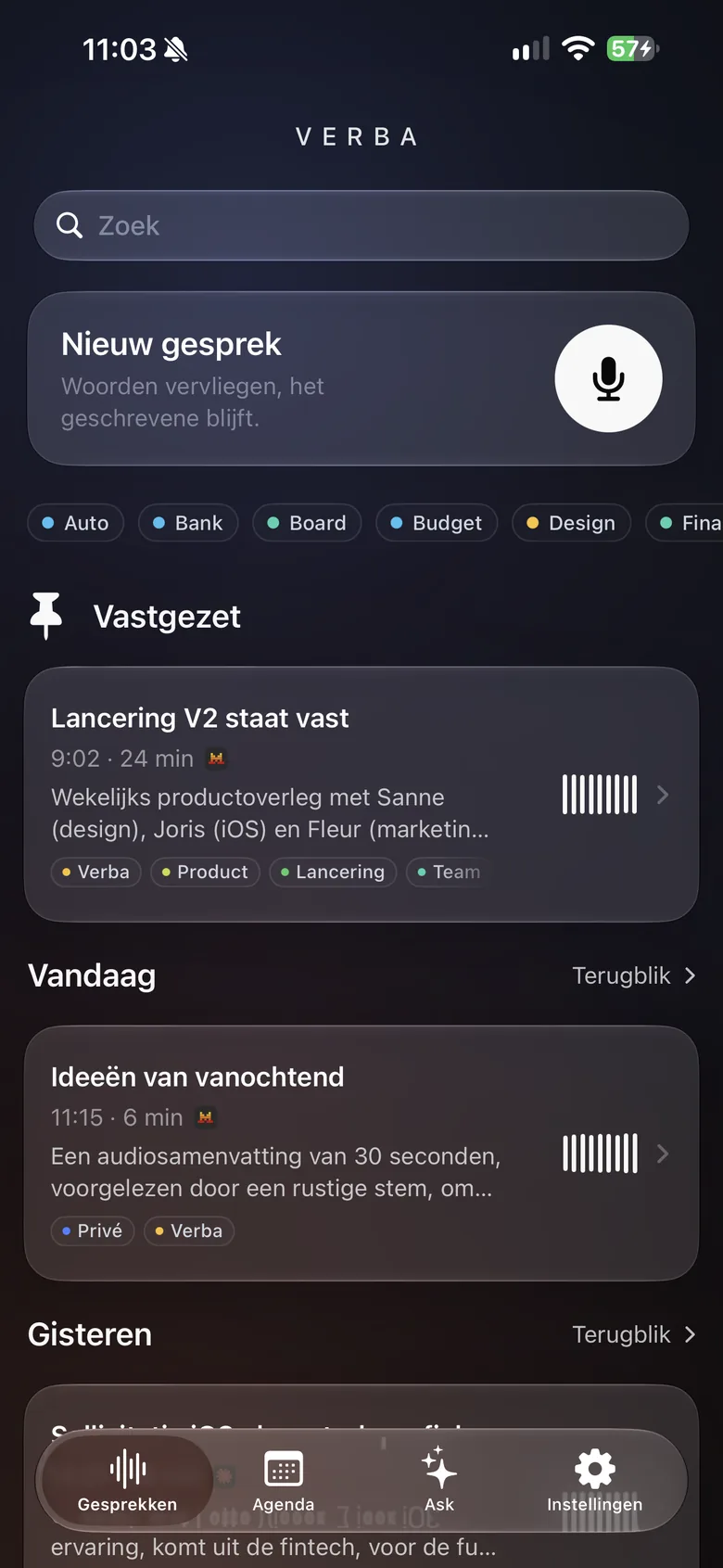 Startscherm van Verba op iPhone: nieuw gesprek, labels en vastgezette gesprekken.