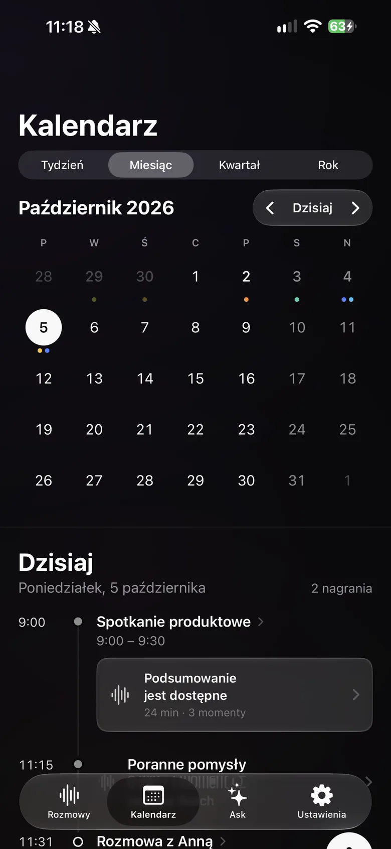Kalendarz Verby na iPhonie, widok miesiąca, z dzisiejszymi spotkaniami.